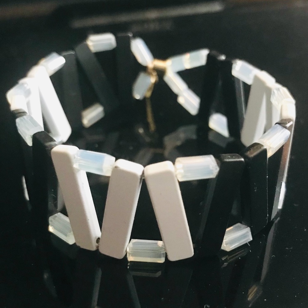 ERIMISH UNIQUE BRACELET⭐️SALE  Blk/Wht STRETCH SPECIALTY BRACELET NEW CONDITION
